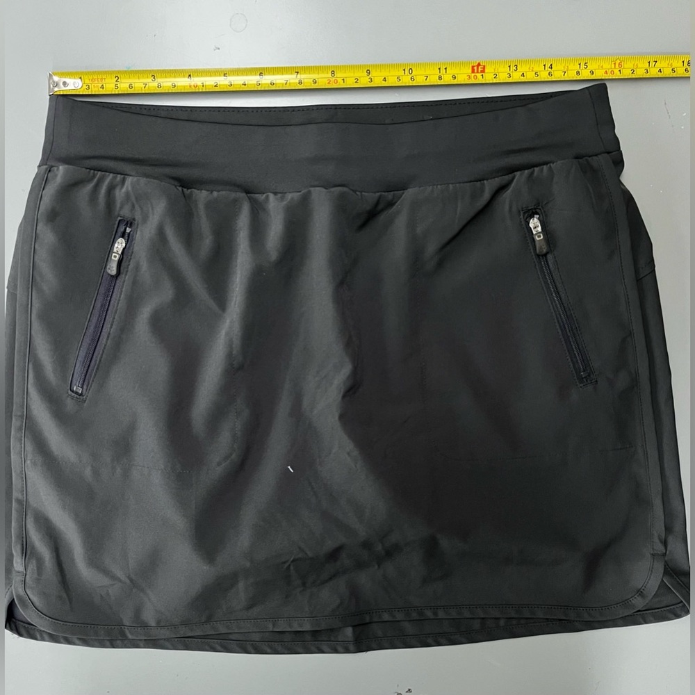 Tek Gear charcoal gray skort size M like new two functional zipper pockets.